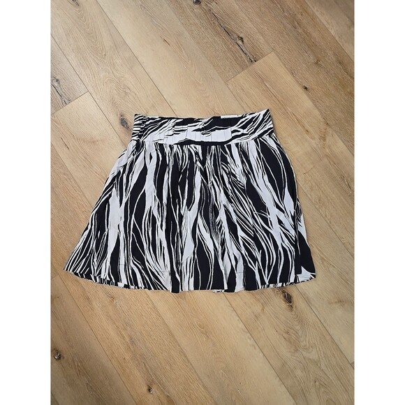 Liz Claiborne Mini Skirt Womens L Full Black White Floral Pockets Full Short - Picture 8 of 8